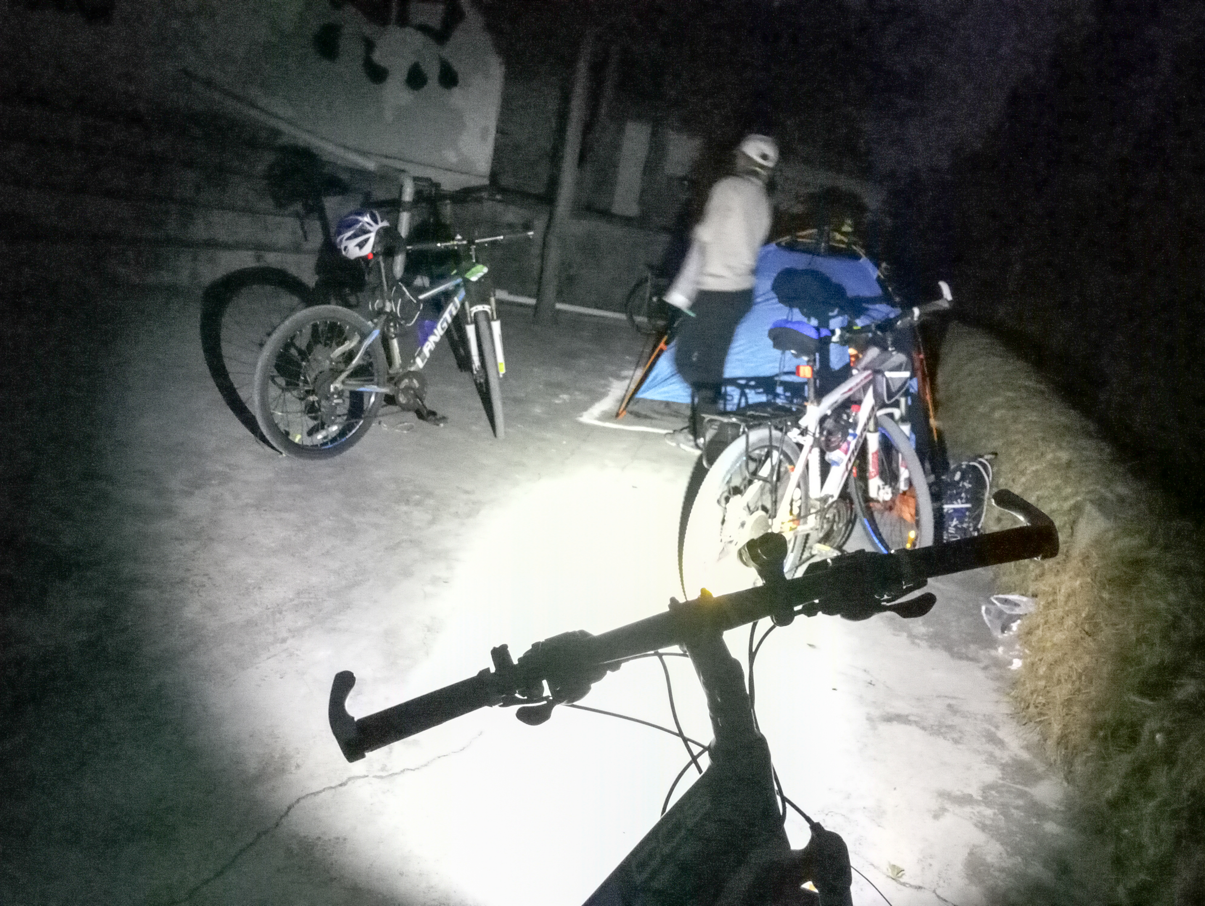 点击放大图片 P80406-195154.jpg